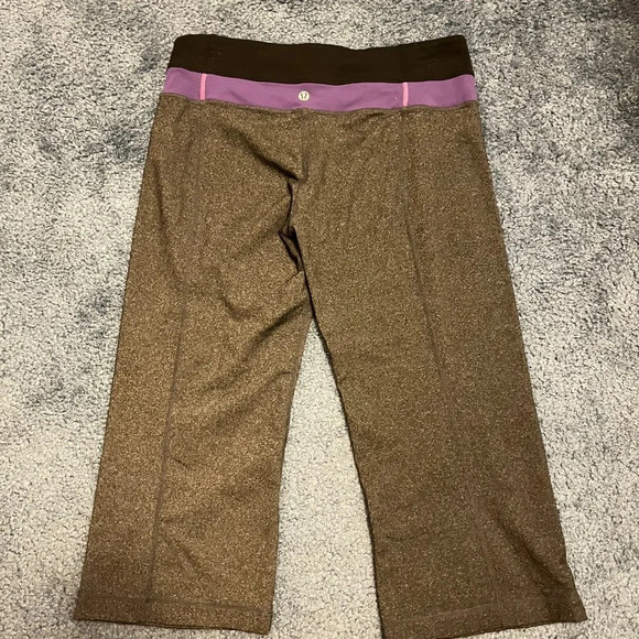 lululemon grey crop flare capris - Picture 2 of 5